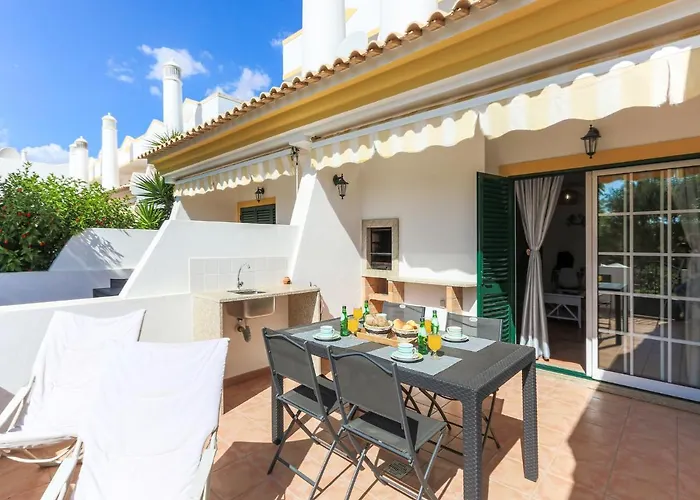 Ferienhaus Cozy Townhouse Rafaella2 Near Sao Rafael *